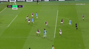 欧冠半场：蒂尔破门，阿尔瓦雷斯扳平，埃因霍温1-1马竞