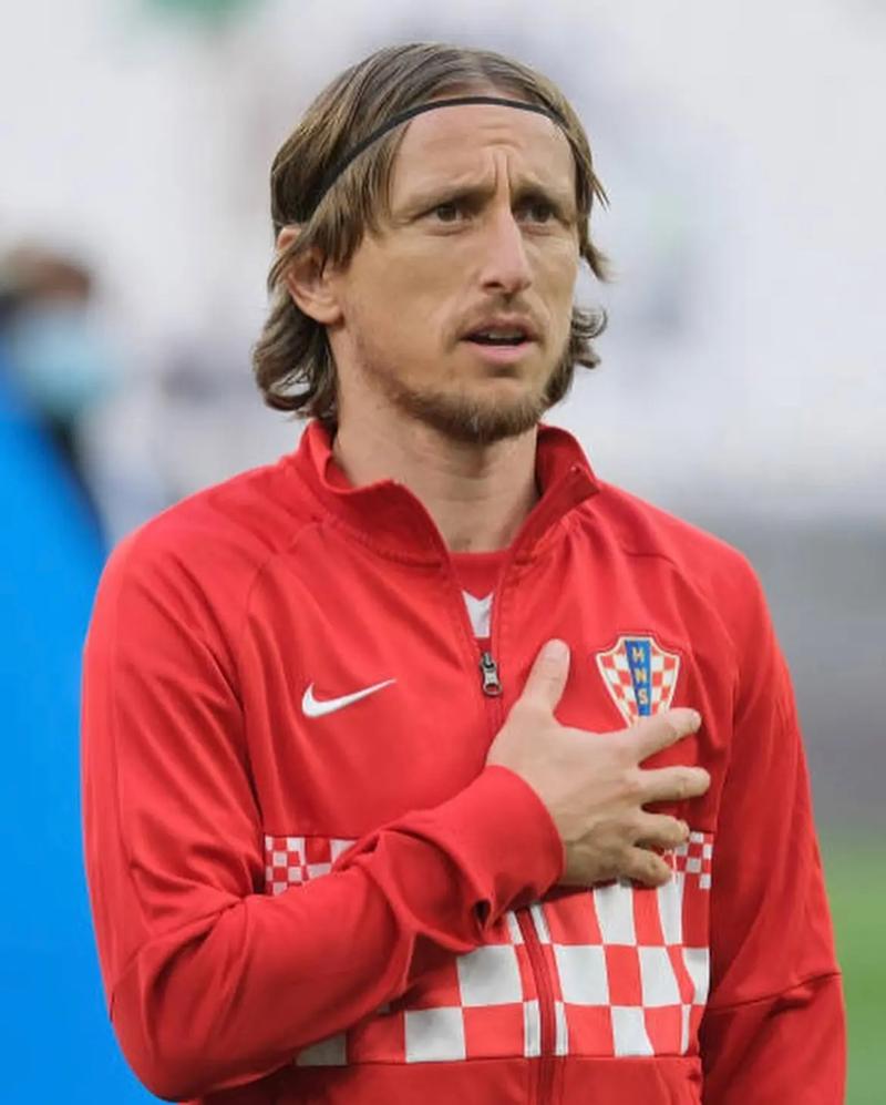 重创！皇马悍将伤缺两月 巴尔韦德或被迫改踢右后卫