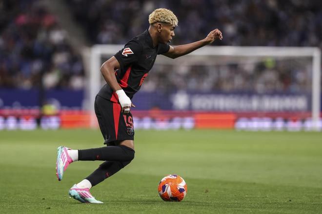 篮球CBA裁判讲评会议强调关键时刻执法标准