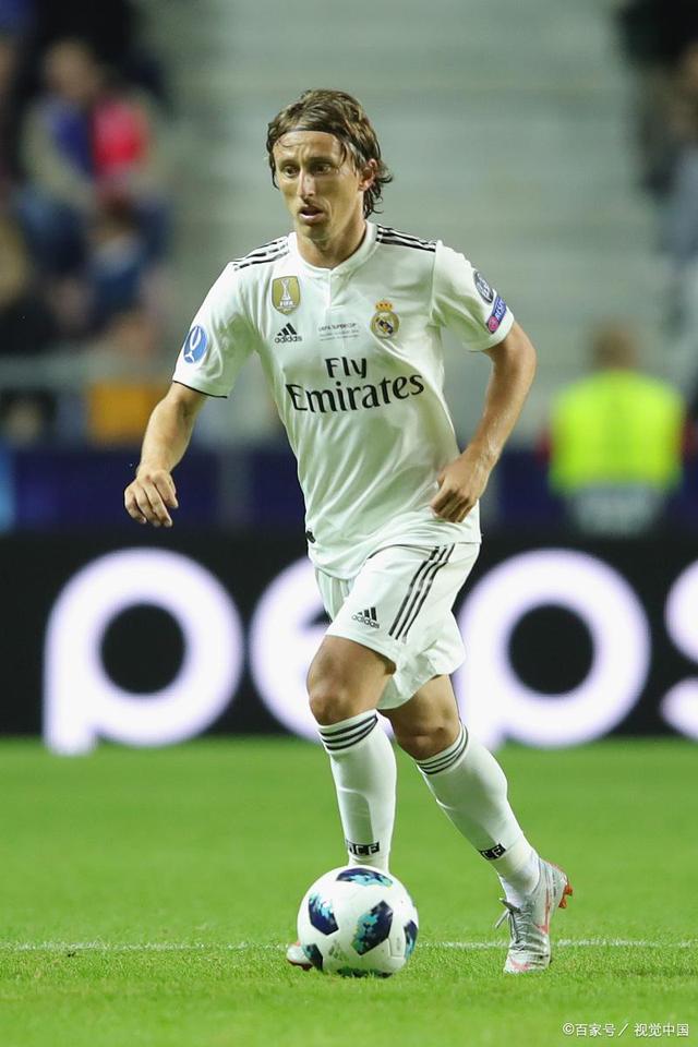 意甲登顶！让2追3 米兰3-2客胜都灵反超两强 普利西奇替补双响